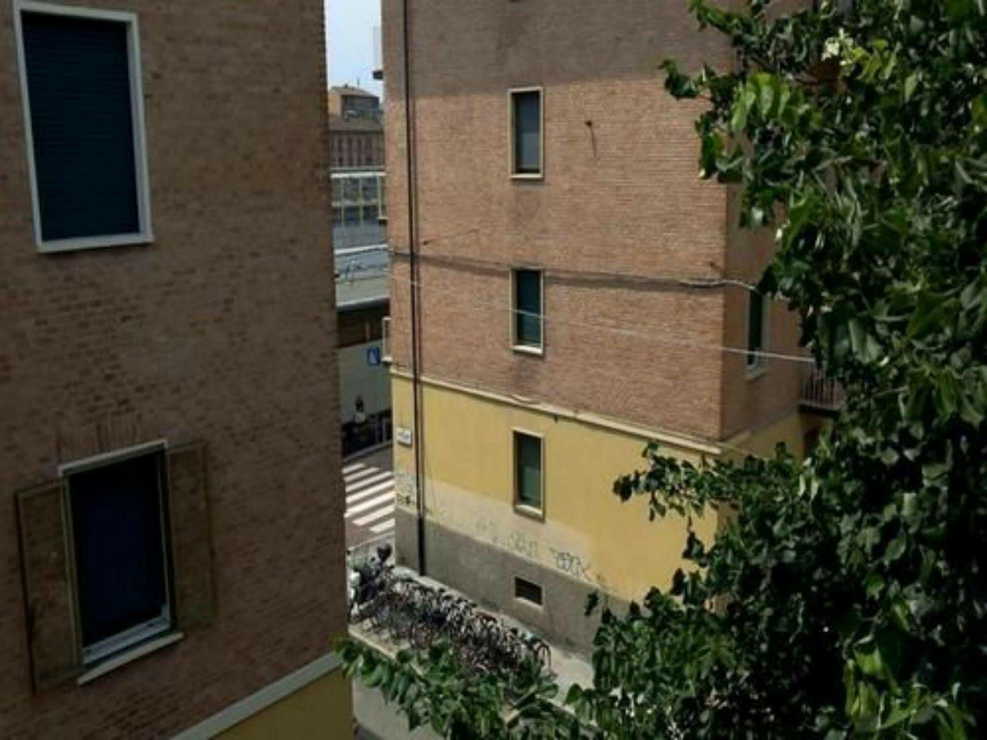 Stazione Centrale Bed & Breakfast Bologna Luaran gambar